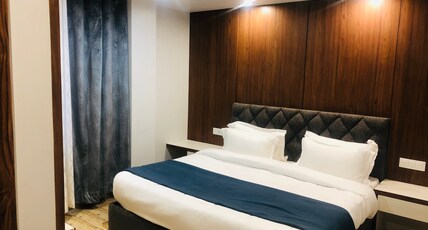 Rekhis BnB (1 km from Mall Road) Room Type - Queen Room