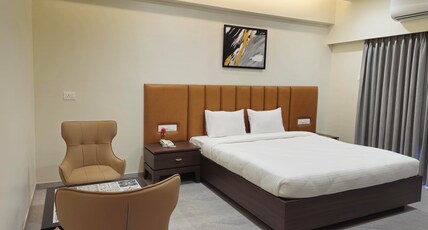 Hotel The Golden Oaks Room Type - Deluxe AC Room