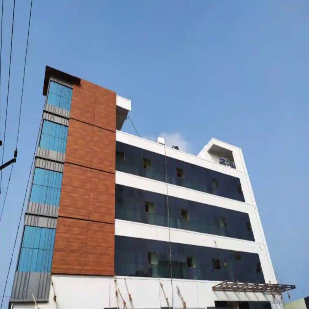 Sri Sampoorna Hotel - Tap to explore photos