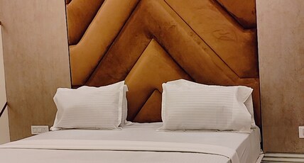 SHRADDHA HOTEL Room Type - Luxury Ac Room SHRADDHA HOTEL Room Type - Luxury Ac Room