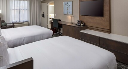 DoubleTree by Hilton Boston Logan Airport Chelsea Room Type - 2 QUEENS ACCESSIBLE TUB