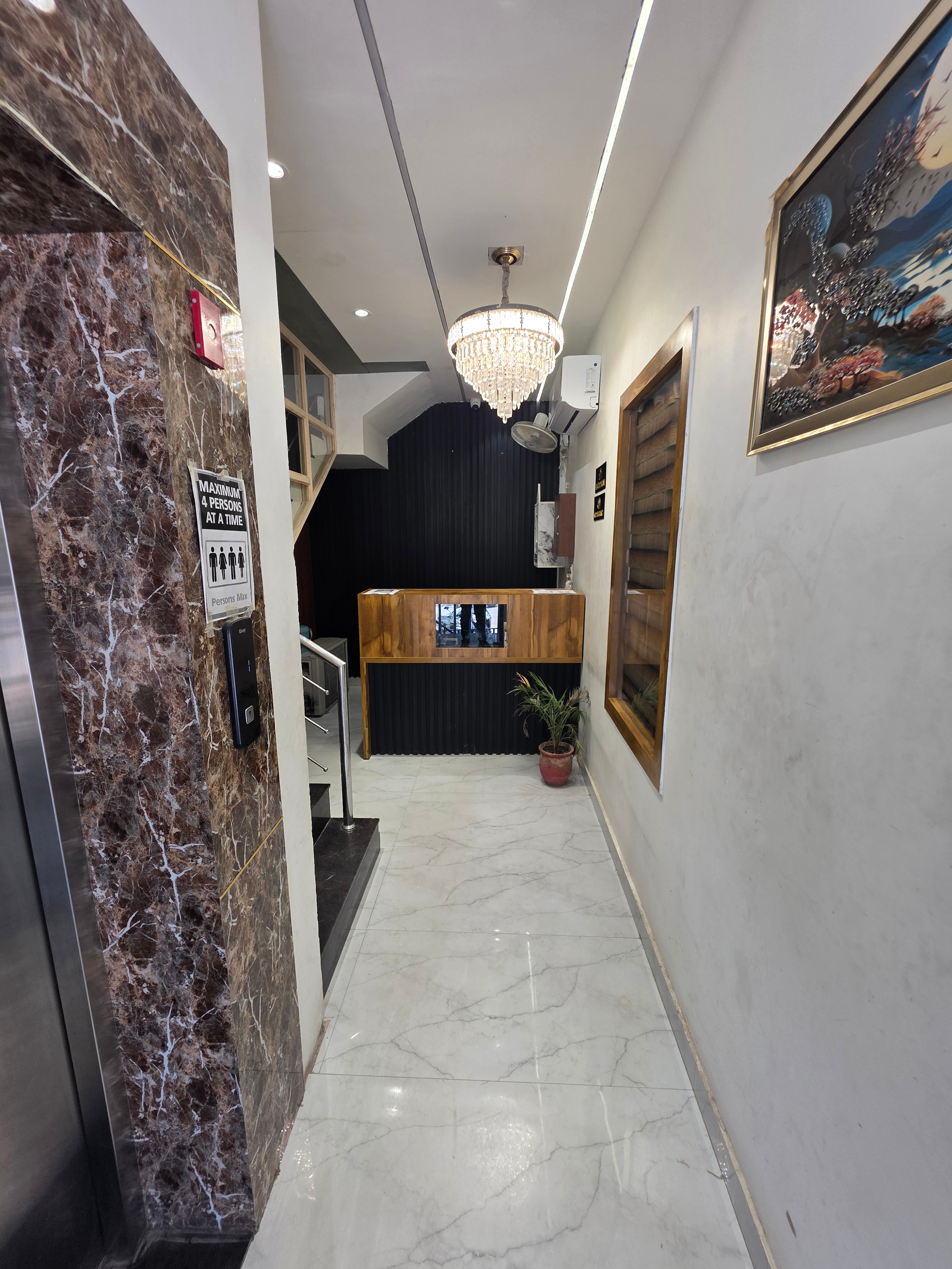 Hotel The Khazan Heights - Tap to explore photos
