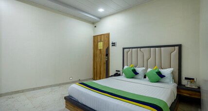 Treebo Zaid International Powai Room Type - Deluxe Room