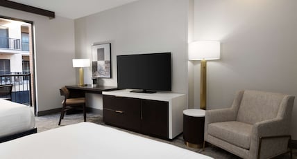 Hilton Promenade Branson Landing Room Type - 2 QN SUPERIOR ACC RI SHWR