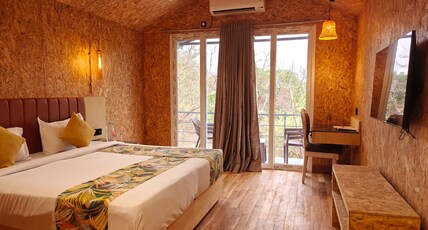Citrus Prime Hill Queen Resort Room Type - Wooden Cottages