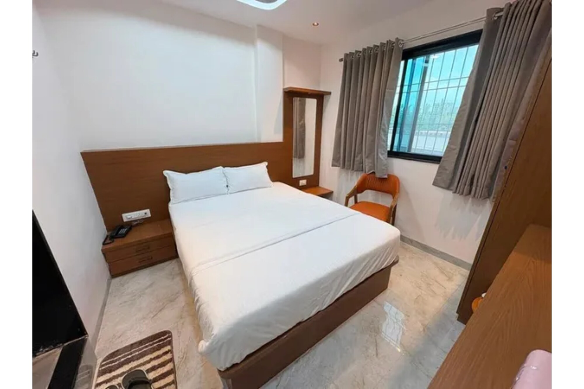 FabHotel Ekta Inn - Tap to explore photos