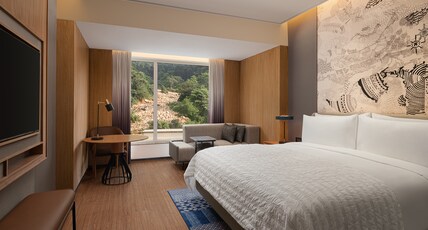 Le Meridien Dehradun Resort & Spa Room Type - Deluxe Guest room, 1 King, Mountain view