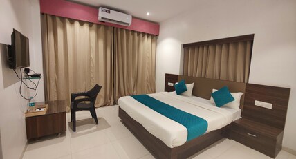  Hotel Four Season (Close to Ajanta & Ellora Caves) Room Type - DELUXE AC