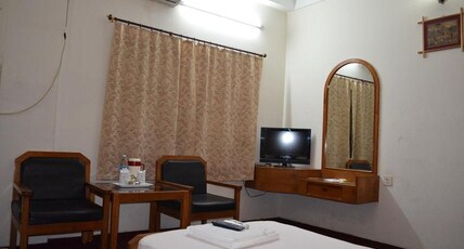 Royal Palace Hotel Room Type - Semi Deluxe