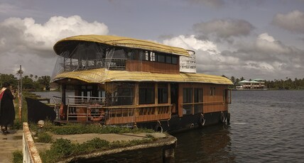 Vinayak Tours Houeboats Room Type - Private Premium Single Bedroom House Boat