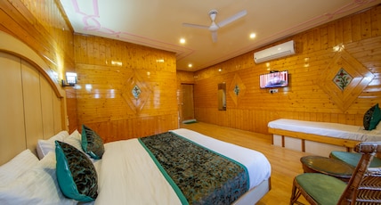 Hotel Alhamra Retreat- Nearby Shalimar Mughal Garden Room Type - Super Deluxe Rooms Hotel Alhamra Retreat- Nearby Shalimar Mughal Garden Room Type - Super Deluxe Rooms
