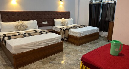 THE ROYAL PALACE AND K G N RESTUARANT Room Type - Double Bed Room with City View THE ROYAL PALACE AND K G N RESTUARANT Room Type - Double Bed Room with City View