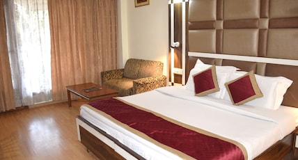 Hotel Dalhousie Heights Room Type - Super Deluxe Room (Roadside-View with Central Heating) Hotel Dalhousie Heights Room Type - Super Deluxe Room (Roadside-View with Central Heating)