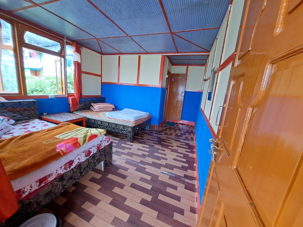 Niru Homestay - Unit of Uraan Group - Tap to explore photos