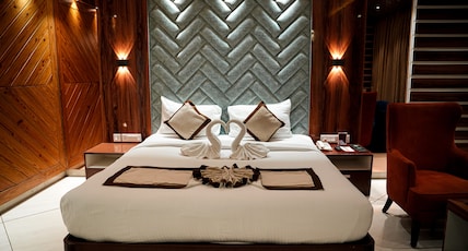 Hotel RJ, Bardhhaman Room Type - Deluxe Room Hotel RJ, Bardhhaman Room Type - Deluxe Room