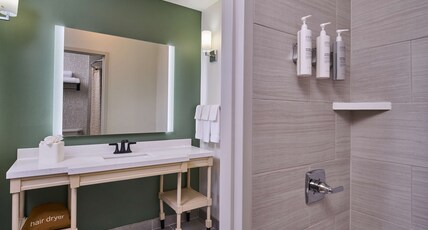 Homewood Suites by Hilton Anchorage Room Type - 1KG ACC BATHTUB SUITE NSMK