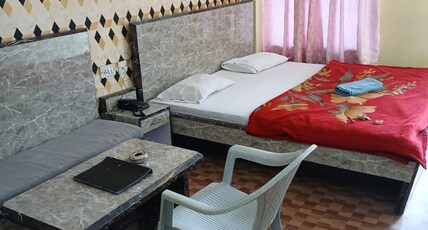 Easy Relax Hotel Yashoda International Room Type - Deluxe Double Bed Non AC Room (3 And 4 th Floor)