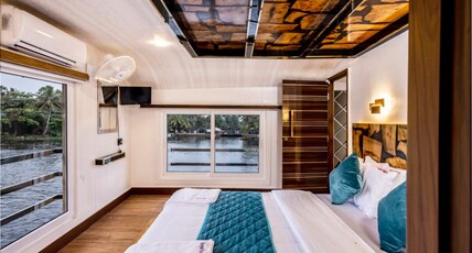 Double Decker Houseboat Room Type - Premium Room In Houseboat Full time AC