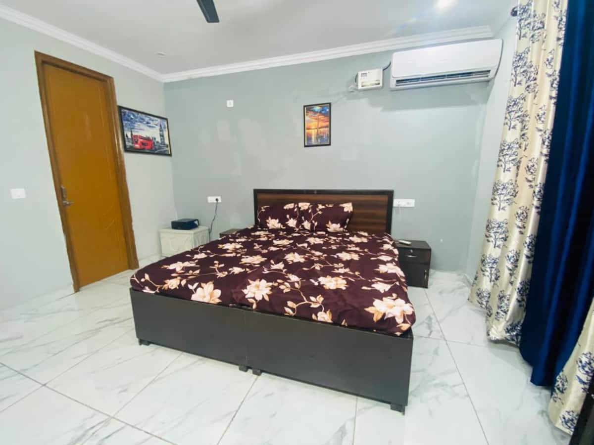 Private 1 BHK Apartment with Balcony - Tap to explore photos