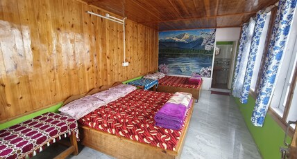 KARUNA HOMESTAY Room Type - Bedroom 3
