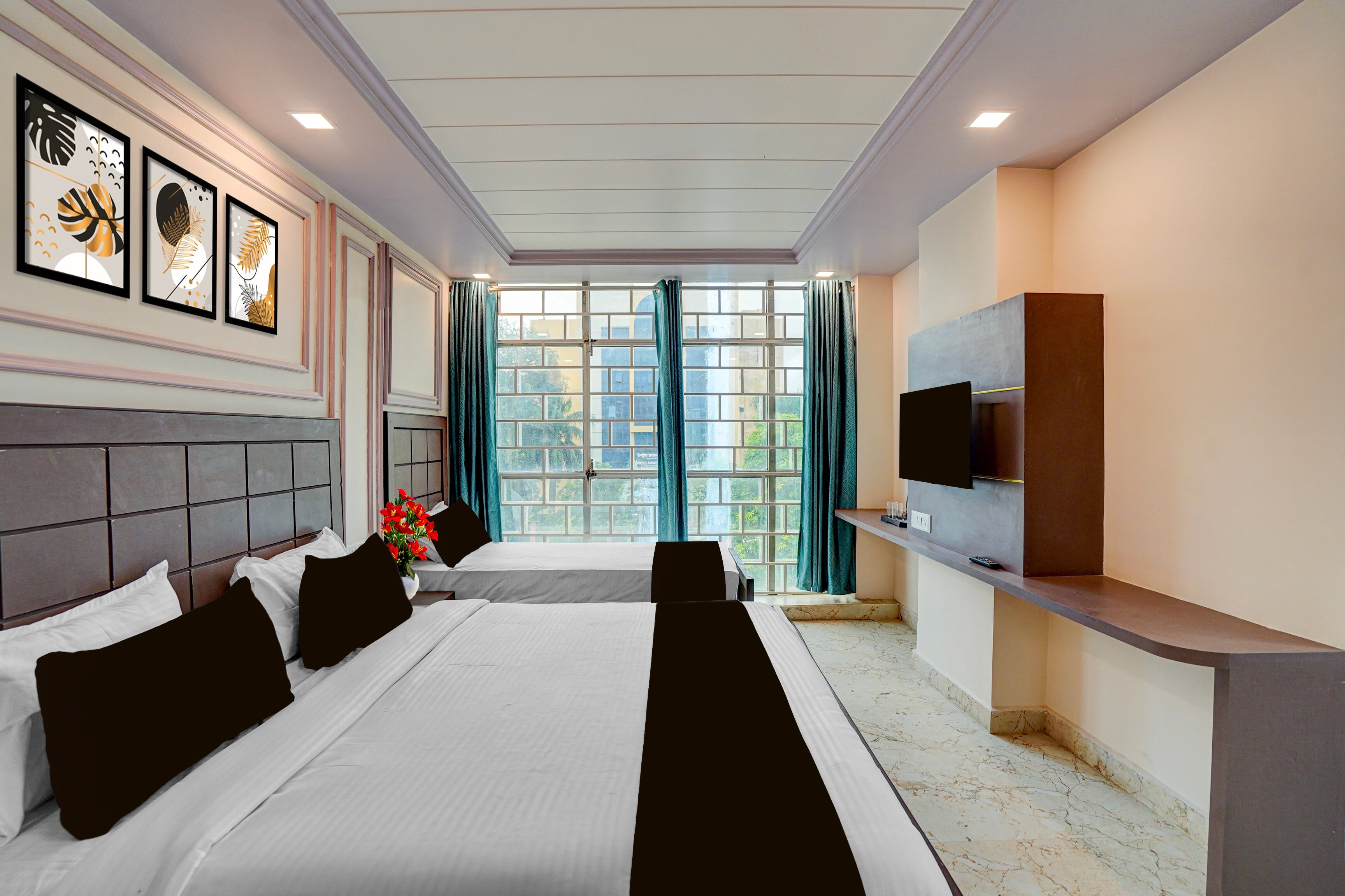 Townhouse Oak Prayagraj Bus Terminal Road - Tap to explore photos