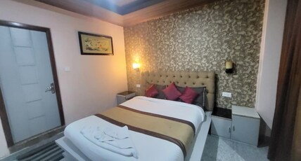 SIMCHA GUEST HOUSE | On MG Marg Room Type - Deluxe Room with Hill View