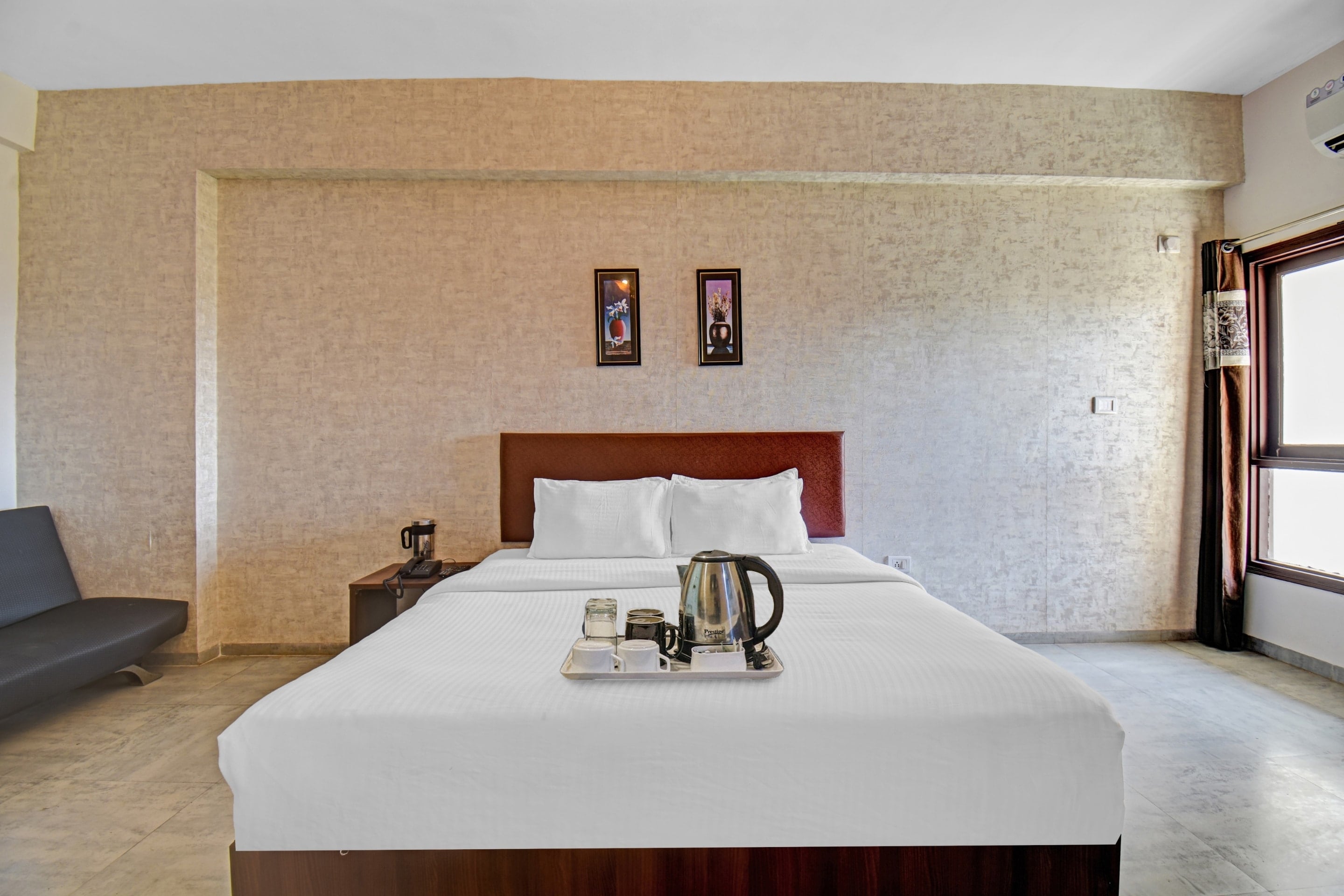 Townhouse Classio Suites - Tap to explore photos