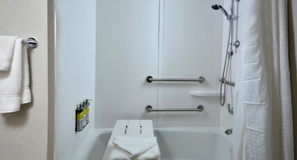 Holiday Inn Express Durham, an IHG Hotel Room Type - 1 King Bed Standard Comm Accessible Tub