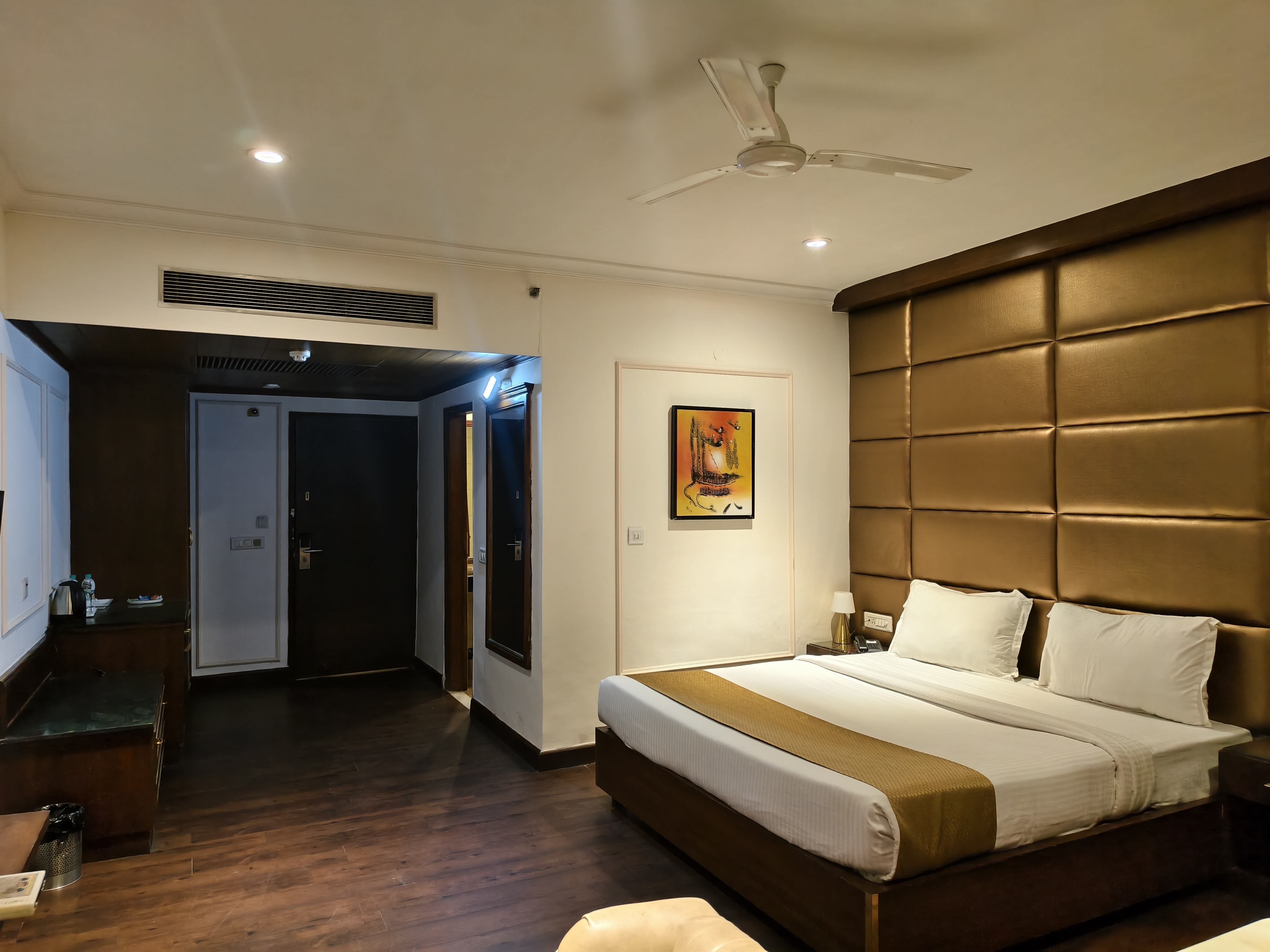 Imperial Executive - Tap to explore photos