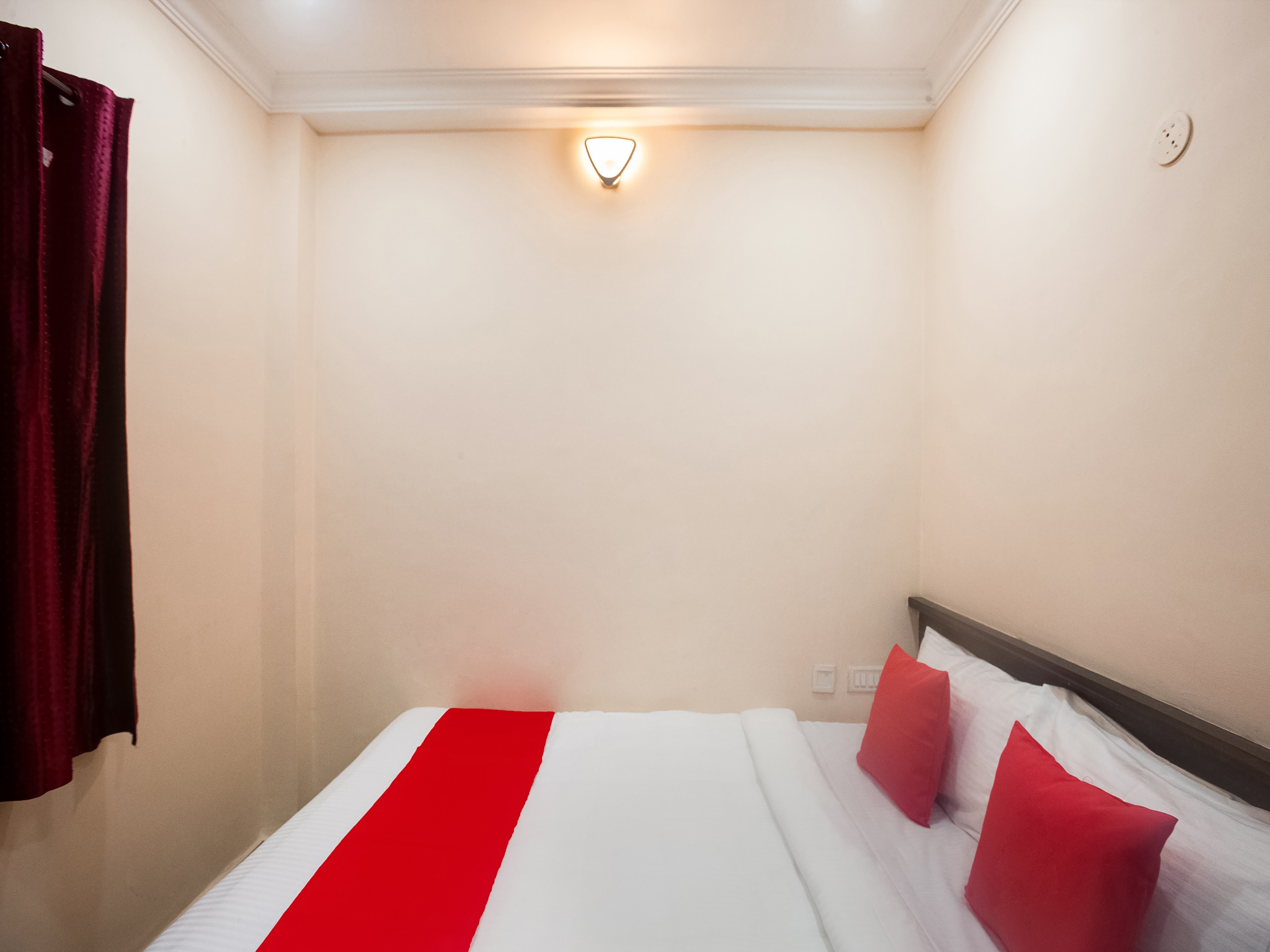 Hotel Park Tower - Tap to explore photos