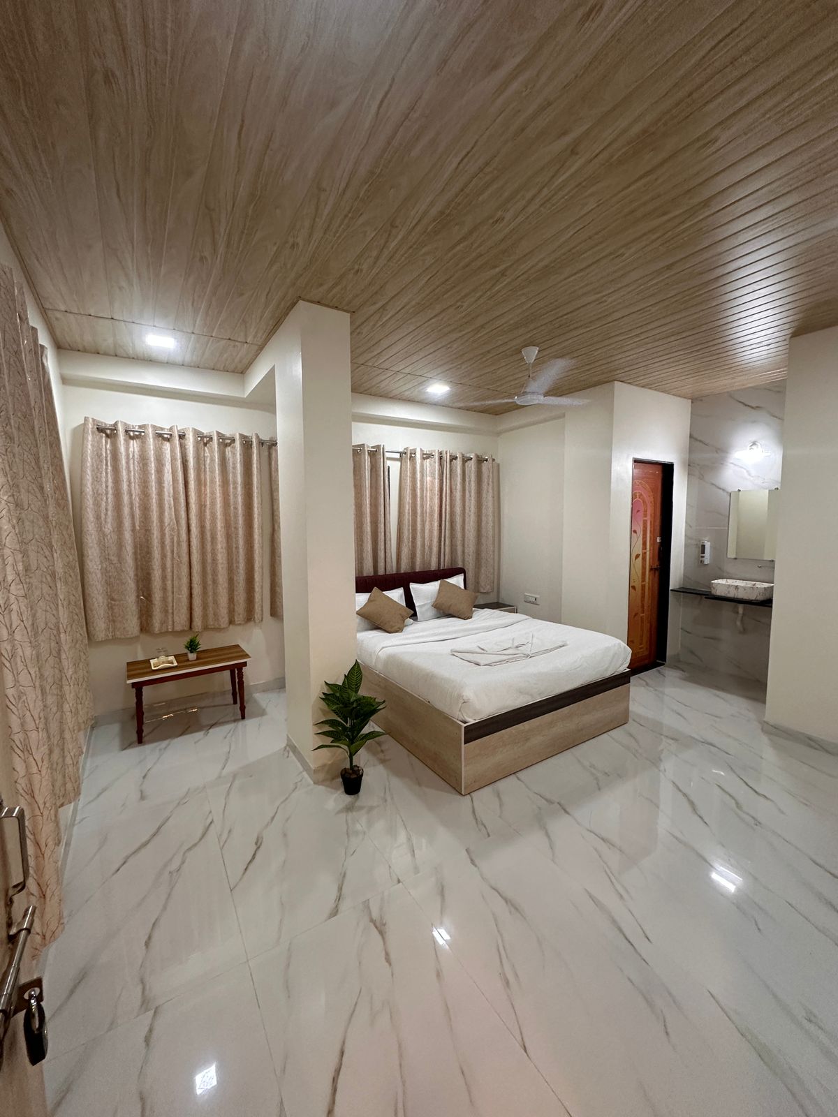 Visawa Guest House - Tap to explore photos