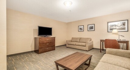 Holiday Inn LETHBRIDGE Room Type - 1 Bedroom Suite Pool View 2 Queen Holiday Inn LETHBRIDGE Room Type - 1 Bedroom Suite Pool View 2 Queen