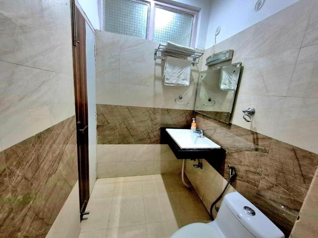 Acme Inn Stays Gurgaon - DLF Cyber Hub - Tap to explore photos