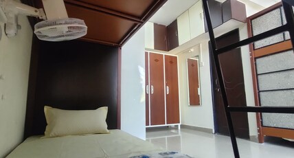 Thrifty Stays Room Type - 201 Posh Pavilion - AC 6 Person Sharing