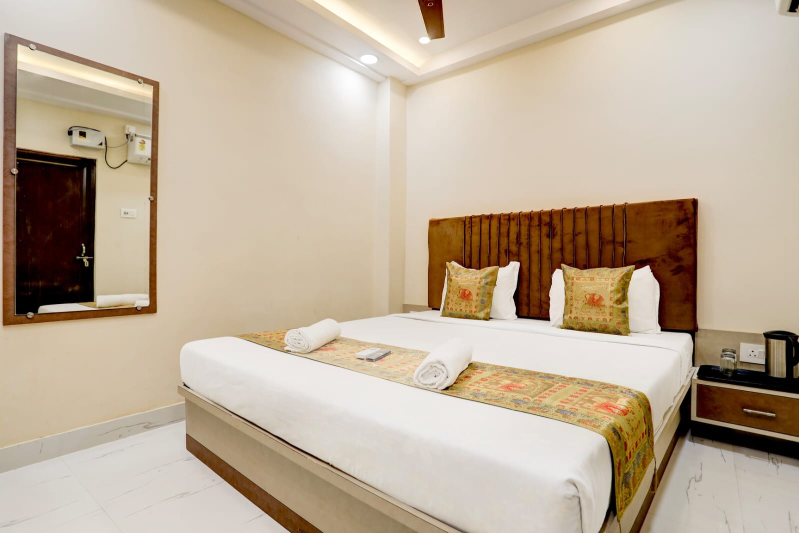 HOTEL PVS GRAND NearGodowlia Chauraha - Tap to explore photos