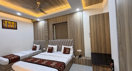Hotel usha palace Room Type - Premium Triple Bed