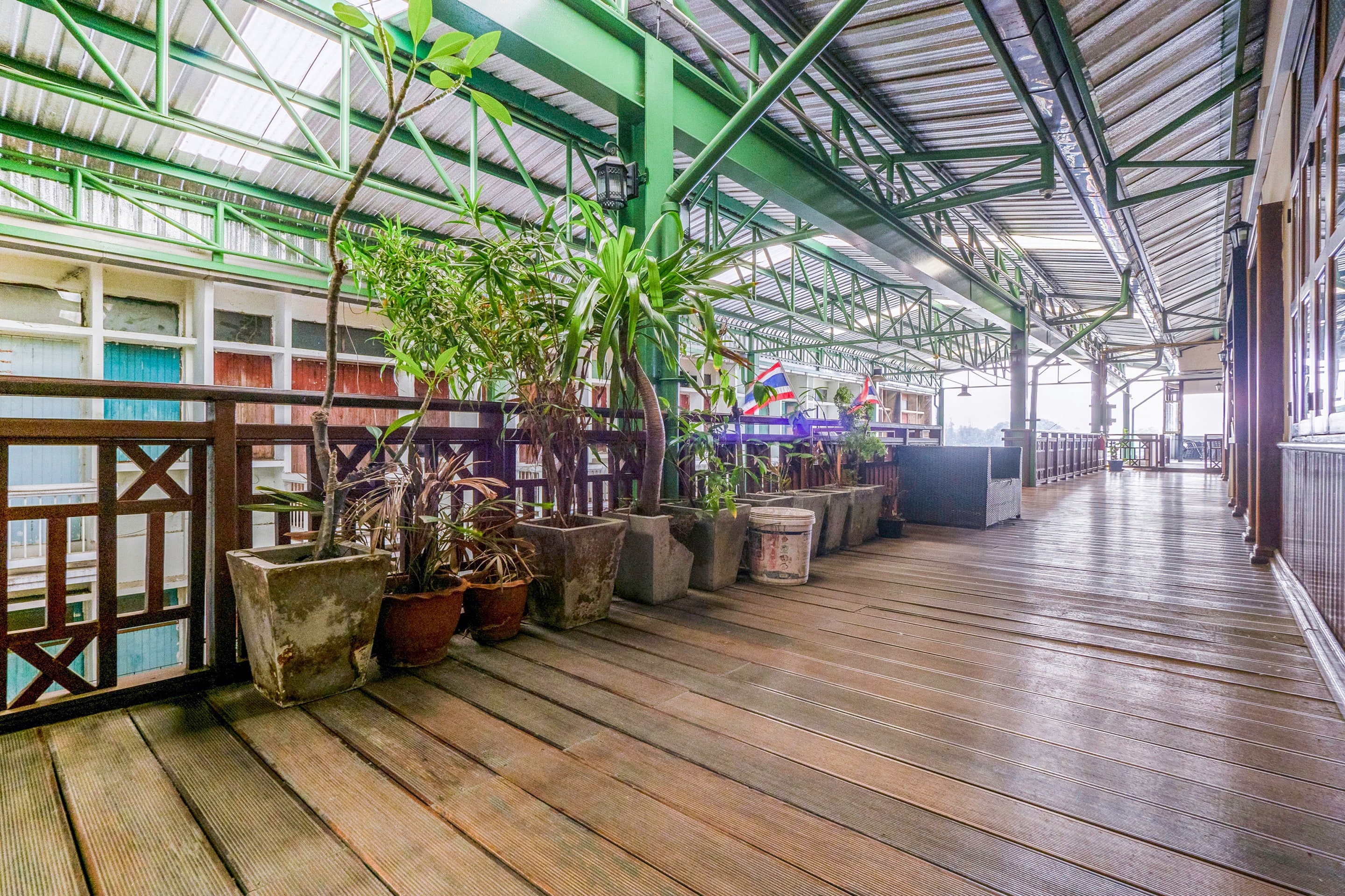 OYO 965 Art Hotel Sanamchai - Tap to explore photos