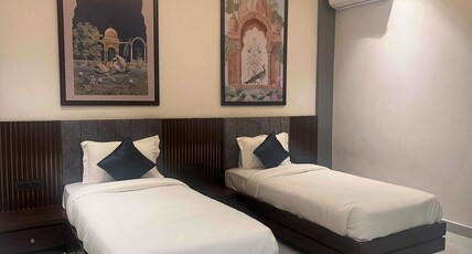 HOTEL GODWIN Room Type - Deluxe Twin Room