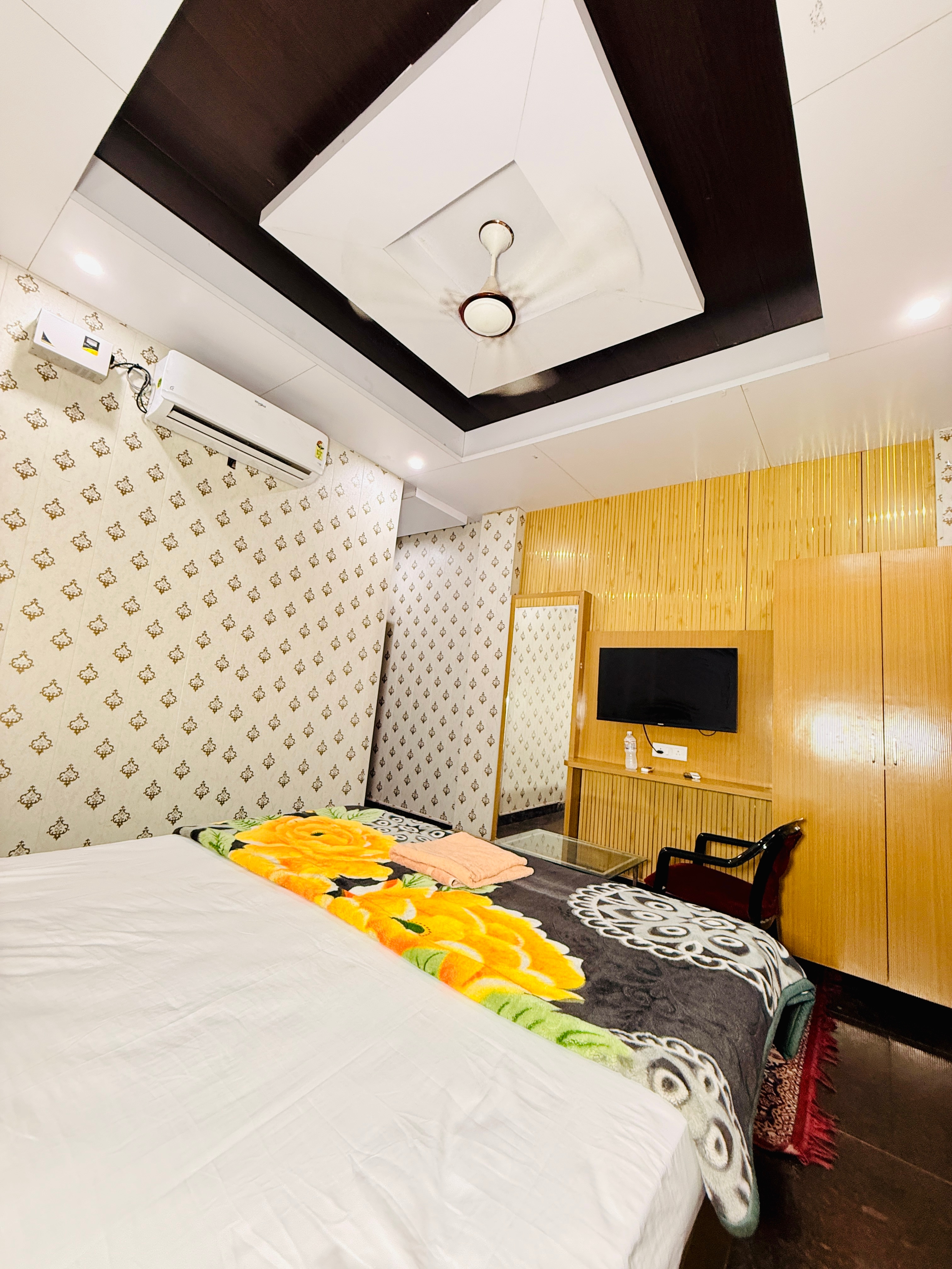 Hotel GuruDev Inn - Tap to explore photos
