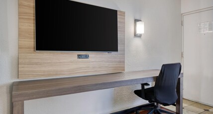 Best Western Lake Okeechobee Room Type - 2 Double Beds, Non-Smoking, Downstairs, High Speed Internet Access, Microwave And Refrigerator, Full Best Western Lake Okeechobee Room Type - 2 Double Beds, Non-Smoking, Downstairs, High Speed Internet Access, Microwave And Refrigerator, Full