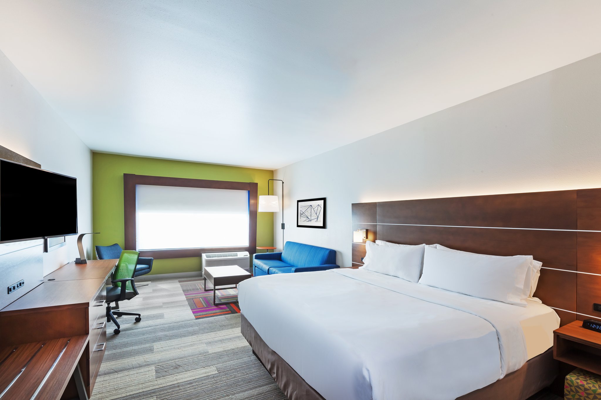 Holiday Inn Express & Suites CHANUTE - Tap to explore photos