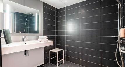 Mercure Compiegne Sud Room Type - Accessible Standard Room with 1 double bed Mercure Compiegne Sud Room Type - Accessible Standard Room with 1 double bed