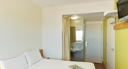 ibis budget Sydney Olympic Park Room Type - Standard Room with 1 kingsize bed