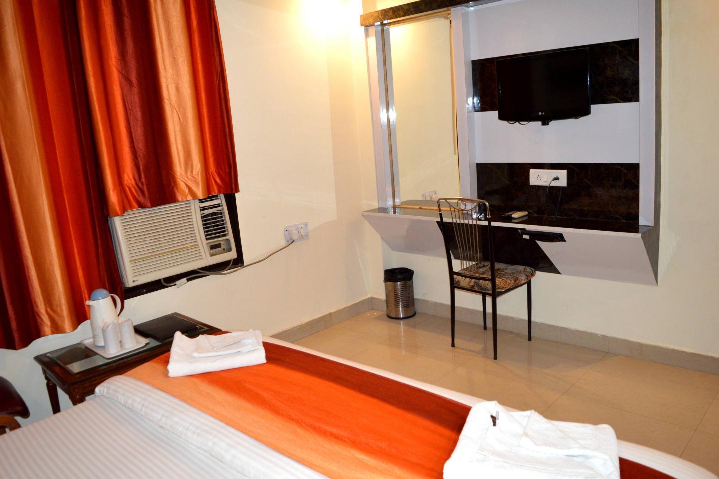 Hotel Su Shree Continental Near NDLS Station (Free Car Parking) - Tap to explore photos