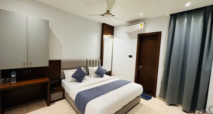 Hotel Rajdev Inn Room Type - Deluxe Room
