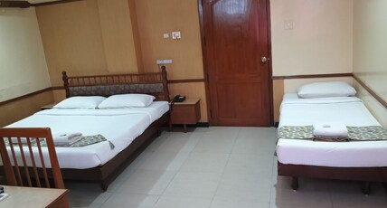 Hotel Aryaas Ressidence Room Type - TRIPLE BED AC