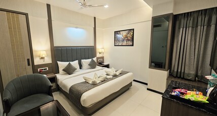Hotel Square S Room Type - Deluxe Room
