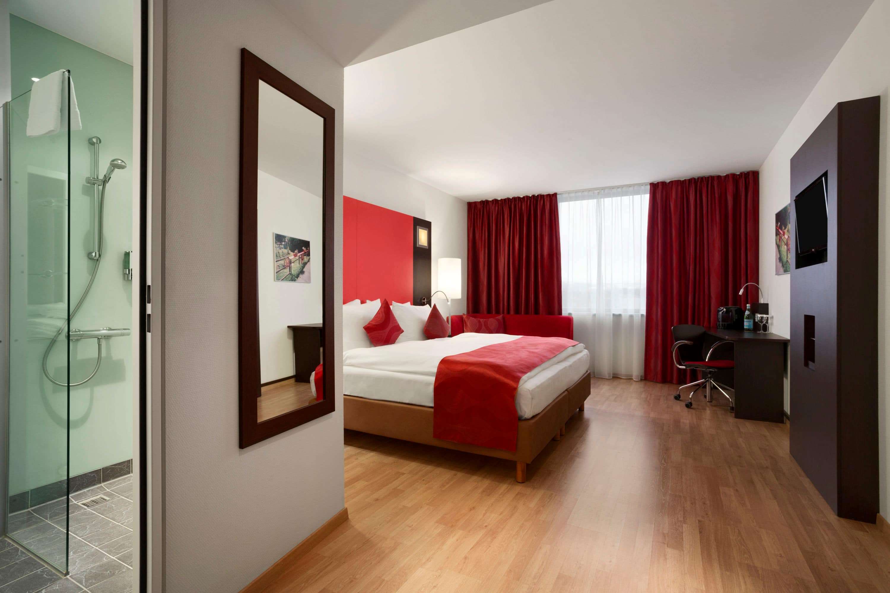 Ramada Encore by Wyndham Geneva - Tap to explore photos