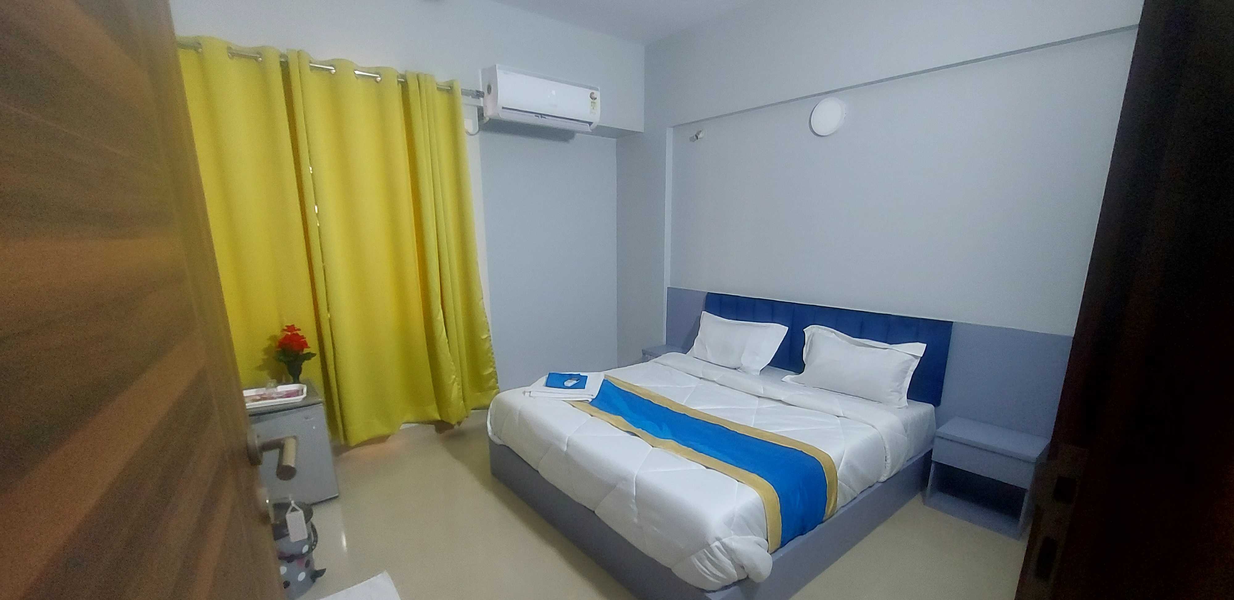 Collection O Baner Executive Stays - Tap to explore photos