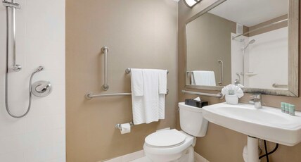 Best Western Grant Park Hotel Room Type - Suite-1 King Bed, Mobility Accessible, Roll In Shower, Non-Smoking